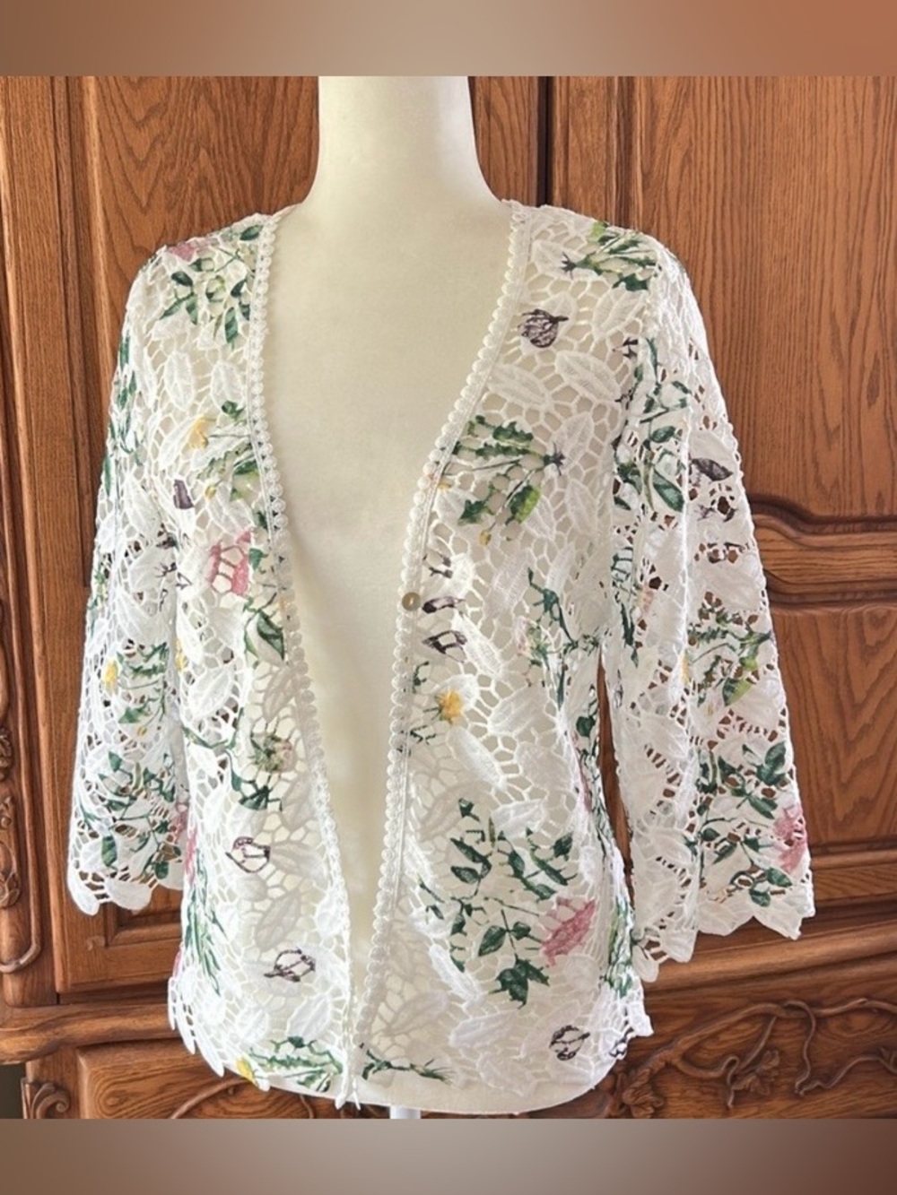Chris McLaughlin White Floral Crochet Lace Cardigan Shrug